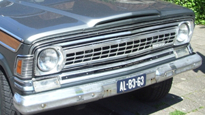 The redesigned 1970 Wagoneer front grille