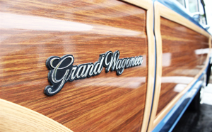 After Chrysler purchased AMC/Jeep in March 1987, they used their own pattern of wood grain.