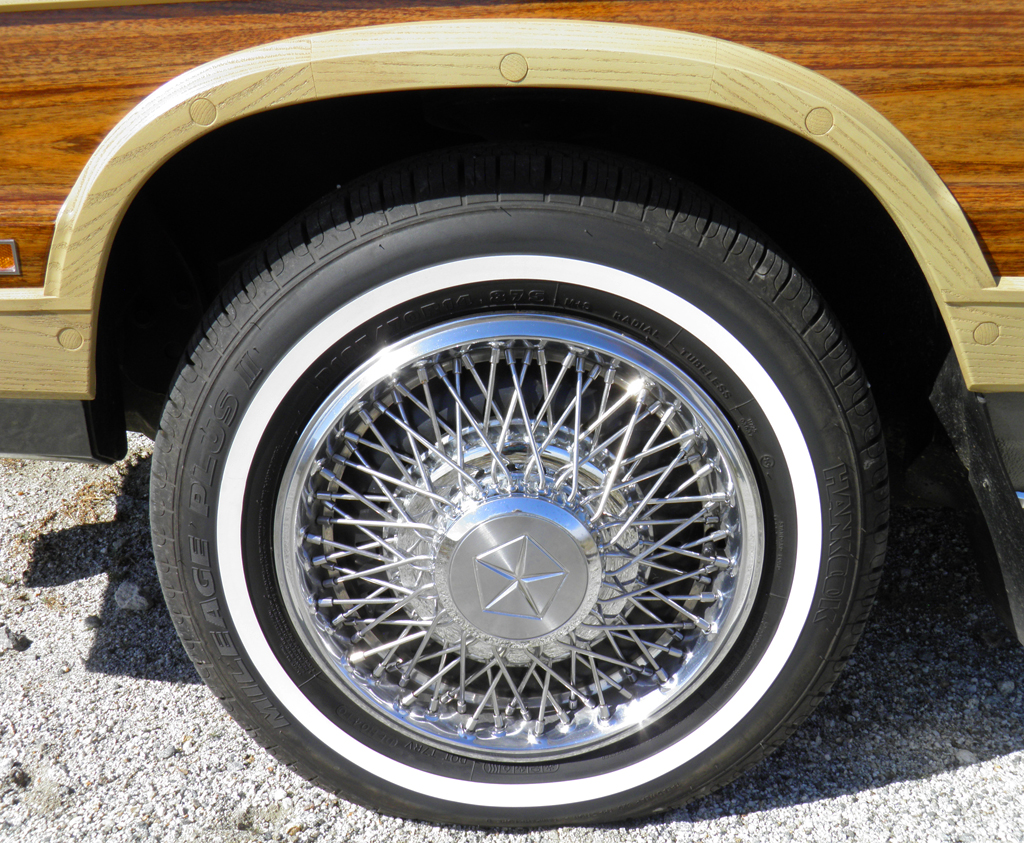 1982-88 Chrysler 14-inch wire wheel cover.