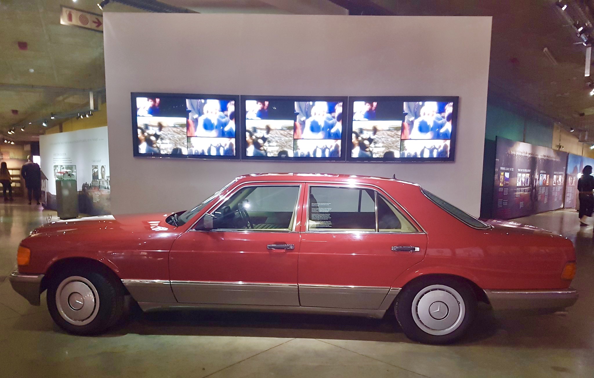 Mercedes, 126, w126, 1980-91, 1980s, S-class, 1990, 500SE, nelson mandella, red