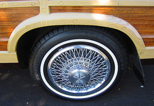 Chrysler LeBaron Town & Country wheel cover