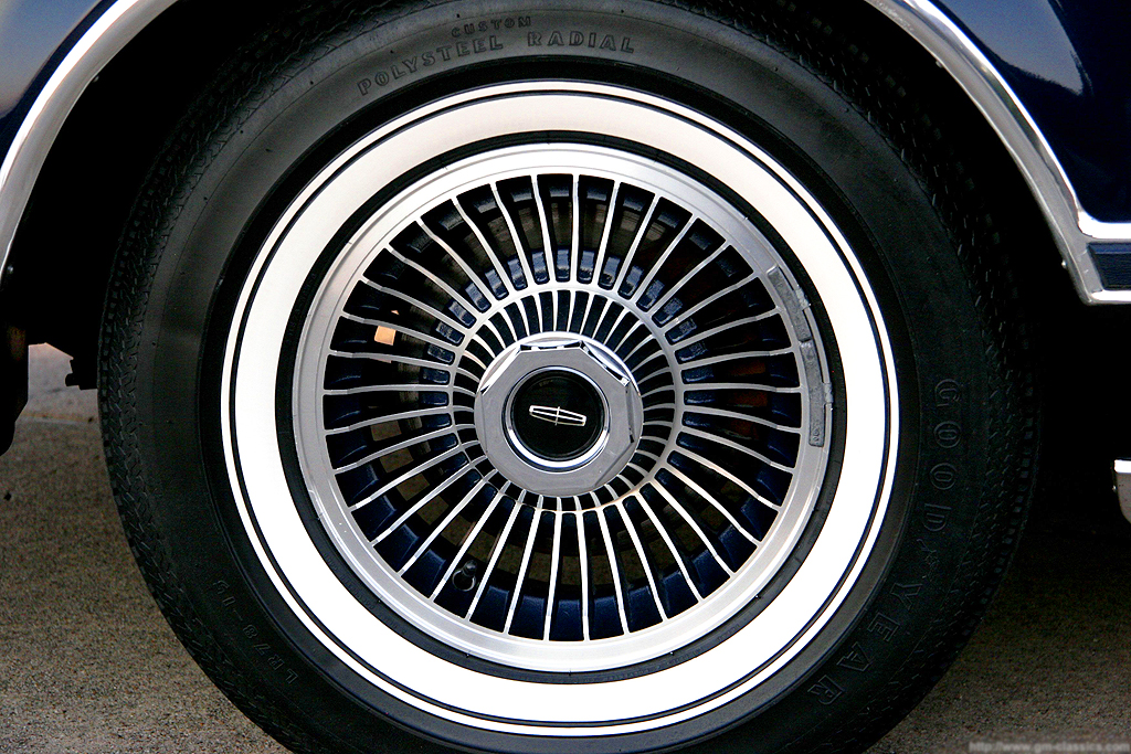 1979 Lincoln Mark V Collectors Series navy blue painted wheel