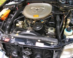 1991 Mercedes 560SEL engine bay