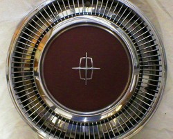 Lincoln color matched wheel cover