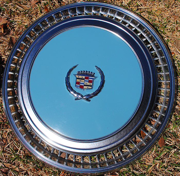 Cadillac Eldorado painted wheel cover 1976-78