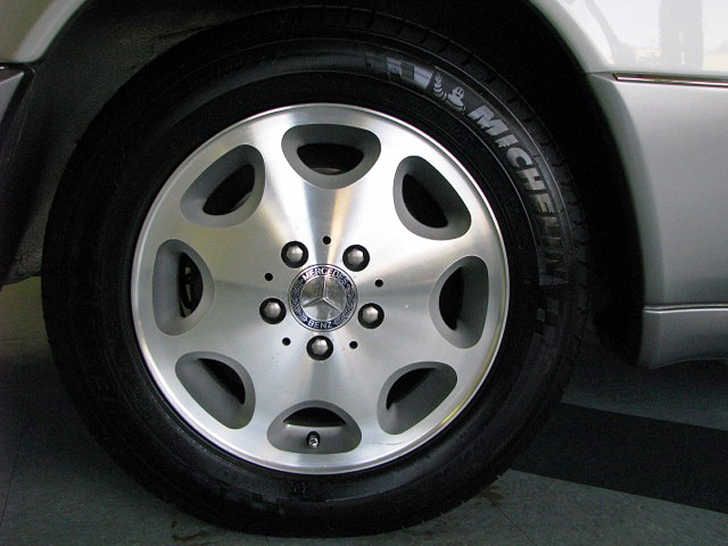 1994 - 1995 Mercedes E320 Cabriolet wheel