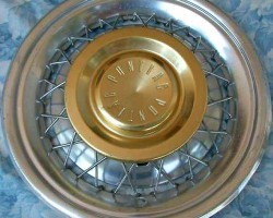 1950s Pontiac wire wheel cover