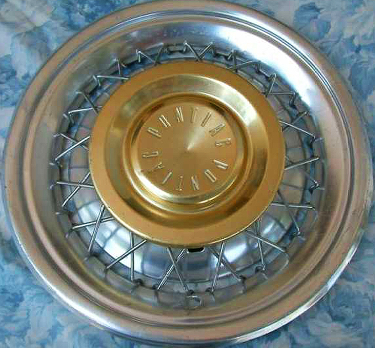 1957 - 1958 Pontiac wire wheel cover