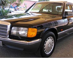 black Mercedes 560SEL