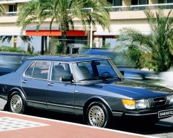 Saab 900