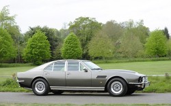 1974 aston martin V8