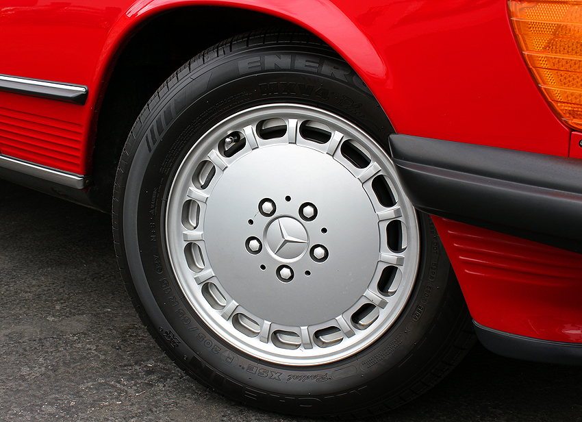 560SL 15-inch aluminum wheel
