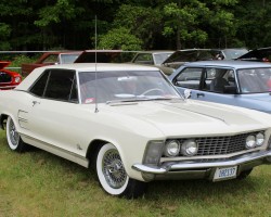 1963 Buick Riviera wire wheel covers