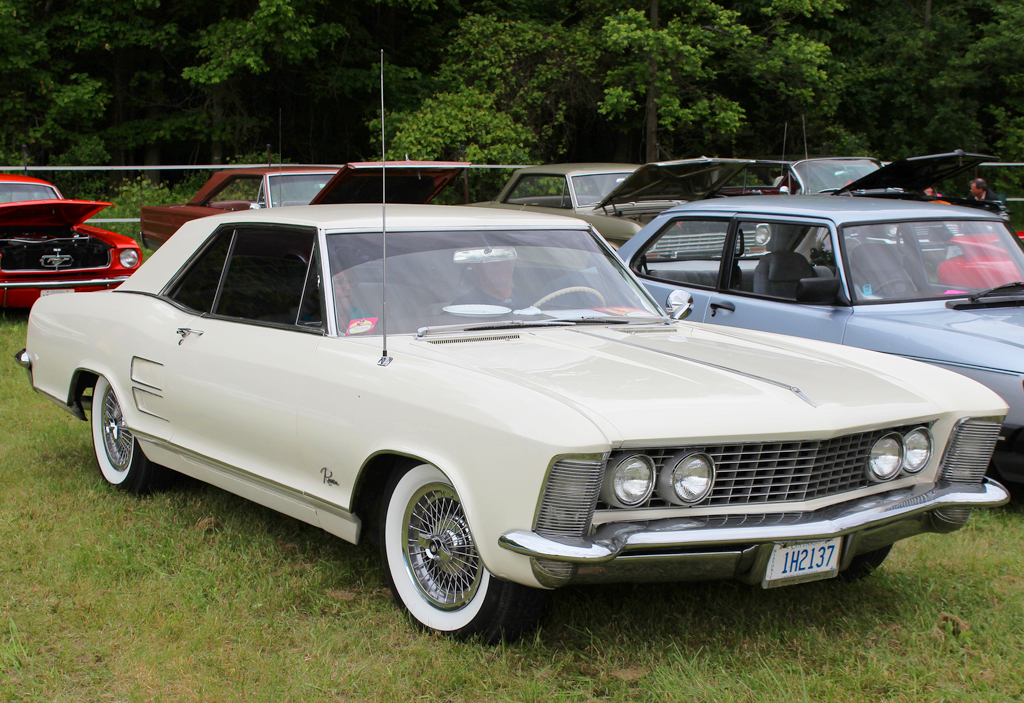 1963 Buick Riviera wire wheel covers