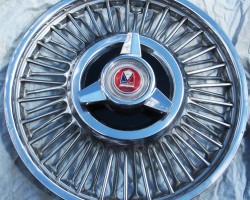 1963 Ford Fairlane wire wheel cover