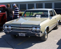 1965 Oldsmobile 4-4-2 dog dish hubcaps