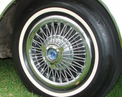 1964 Ford Mustang wire wheel cover