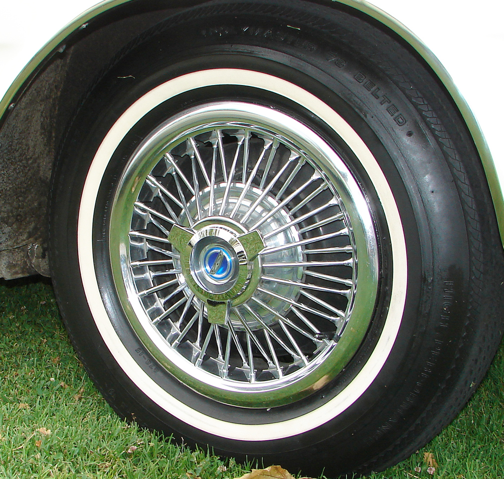 1964-66 Ford Mustang wire wheel cover