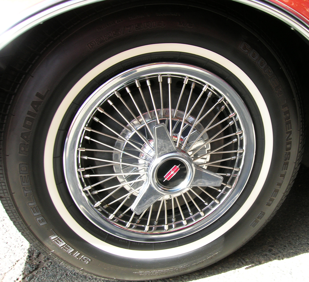 1966 Oldsmobile 14 inch wire wheel cover