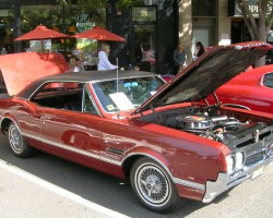 1966 Oldsmobile Cutlass 4-4-2 wire wheel covers