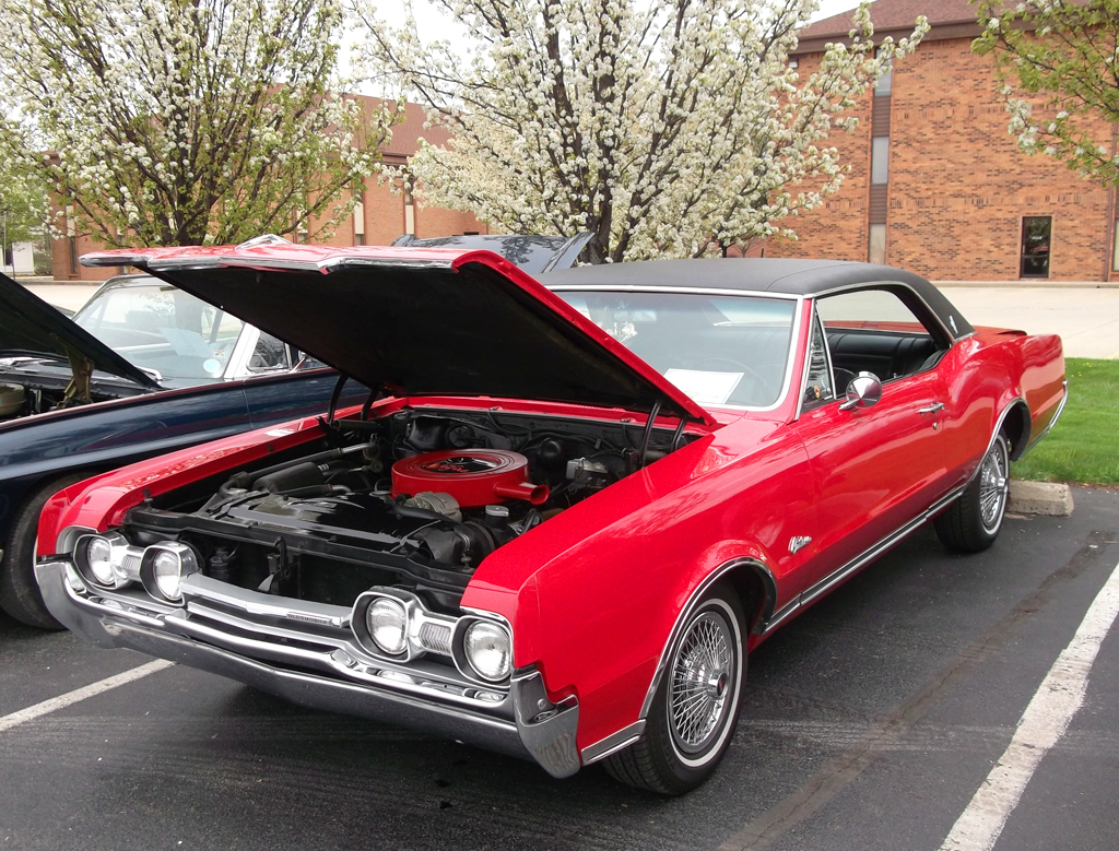 1967 Oldsmobile Cutlass wire wheel covers