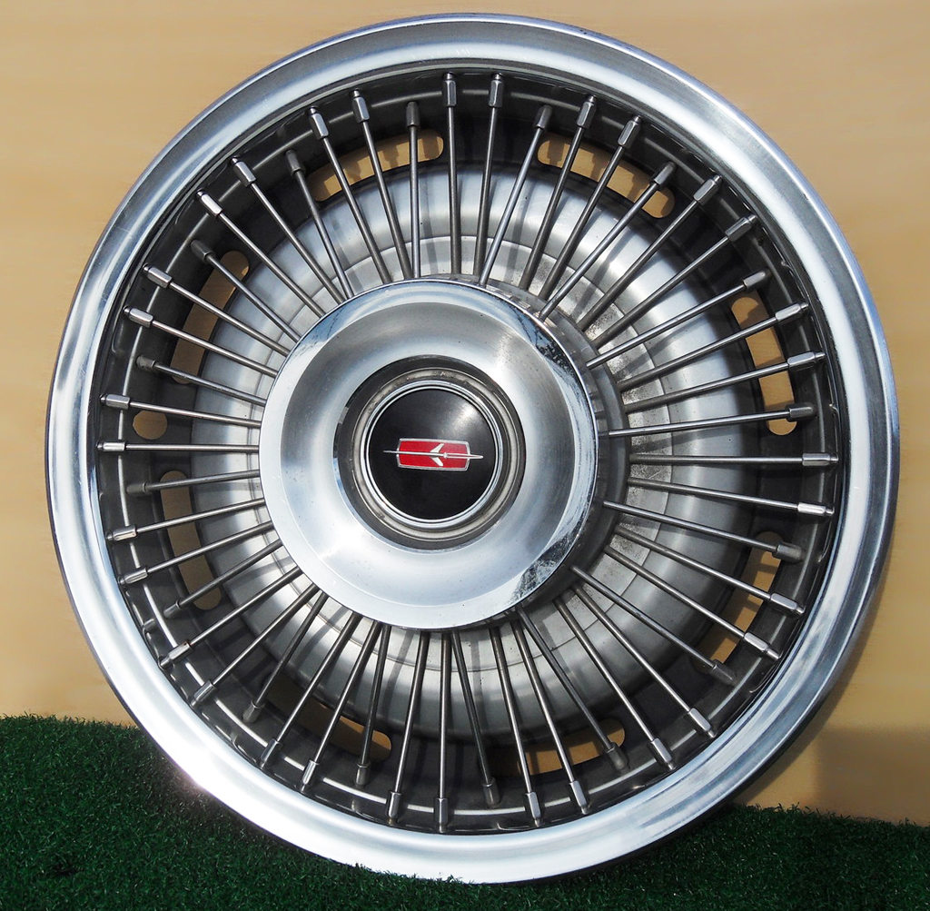 1968 Oldsmobile 14-inch wire wheel cover