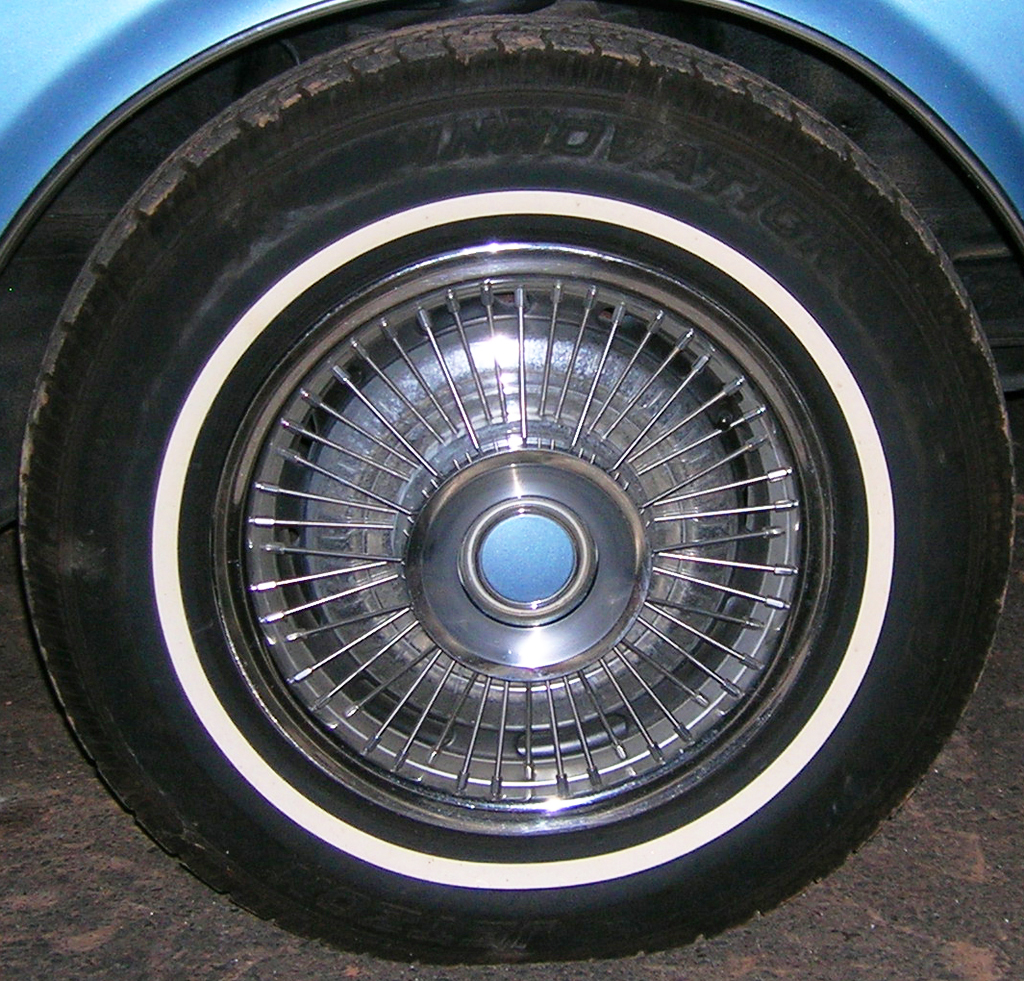 1968 Pontiac wire wheel cover