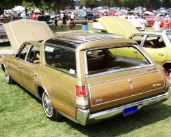 1969 Oldsmobile vista cruiser wire wheel covers