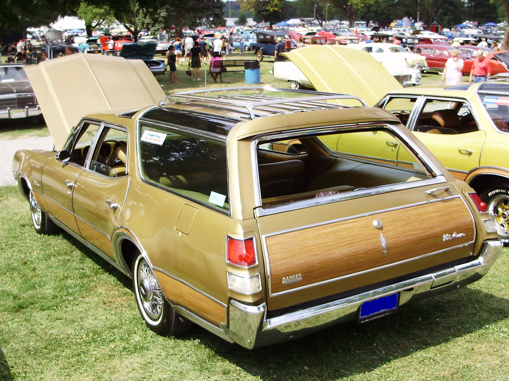 1969 Oldsmobile Vista Cruiser wagon