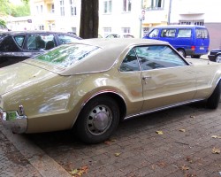 1970 Oldsmobile Toronado vinyl roof