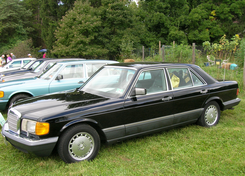 black Mercedes 126