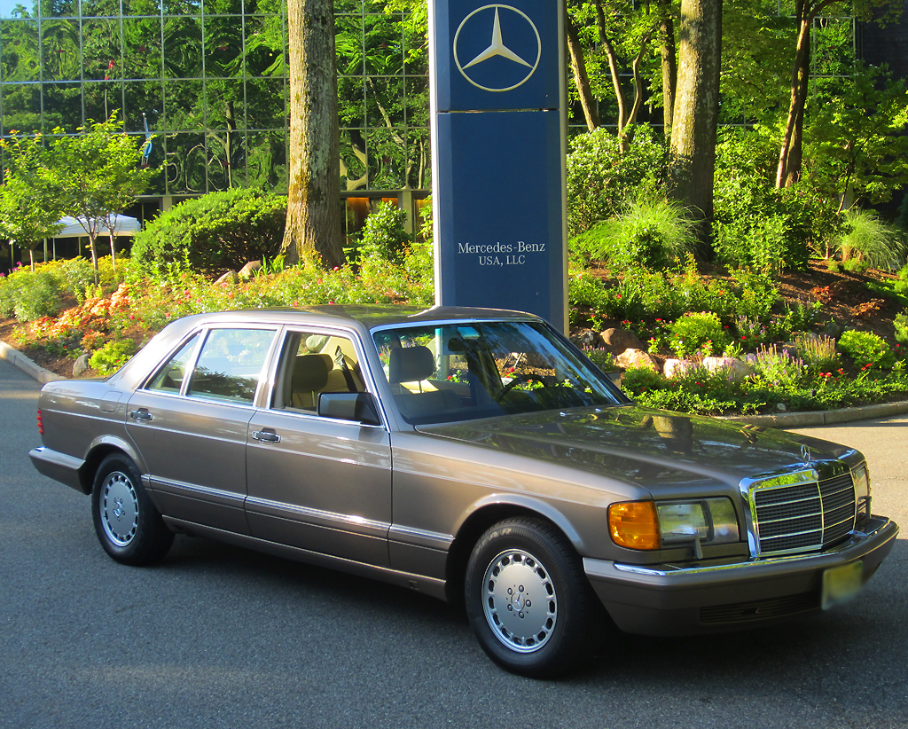 1991 Mercedes 420SEL at the Mercedes Montvale show