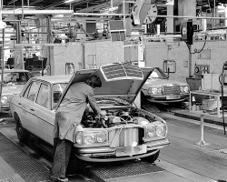 Mercedes 123 assembly line