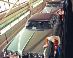 1970 Pontiac Grand prix assembly line