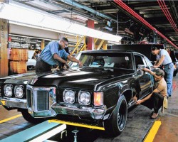 1970 Pontiac Grand prix assembly line