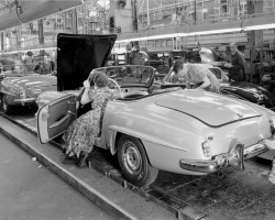 1958 Mercedes 190SL assembly line