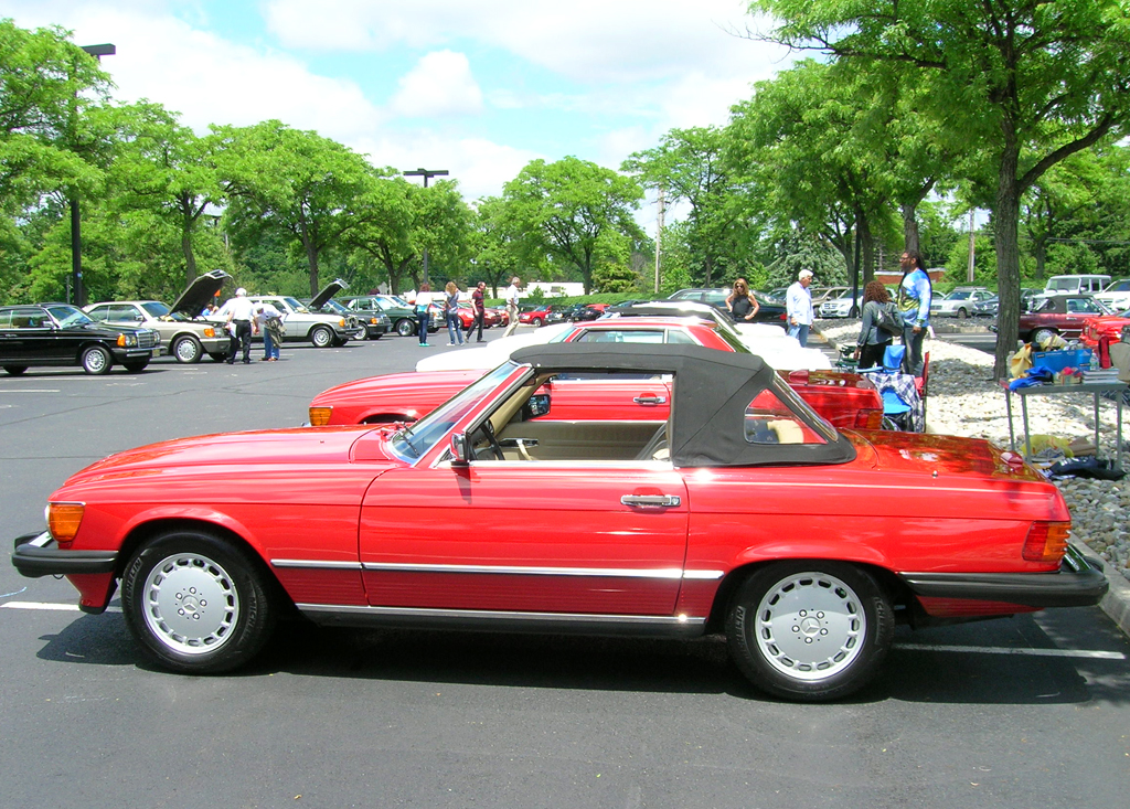 1988 Mercedes 560SL at the 2013 Mercedes June Jamboree car show