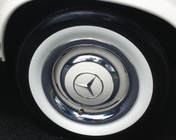 1964 Mercedes painted center cap