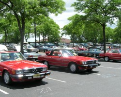 red Mercedes 560SL 380SL