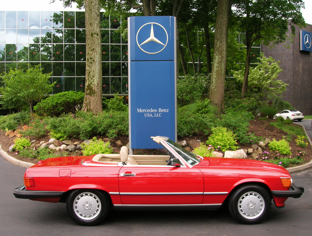 1988 Mercedes 560SL at the 2013 Mercedes June Jamboree car show