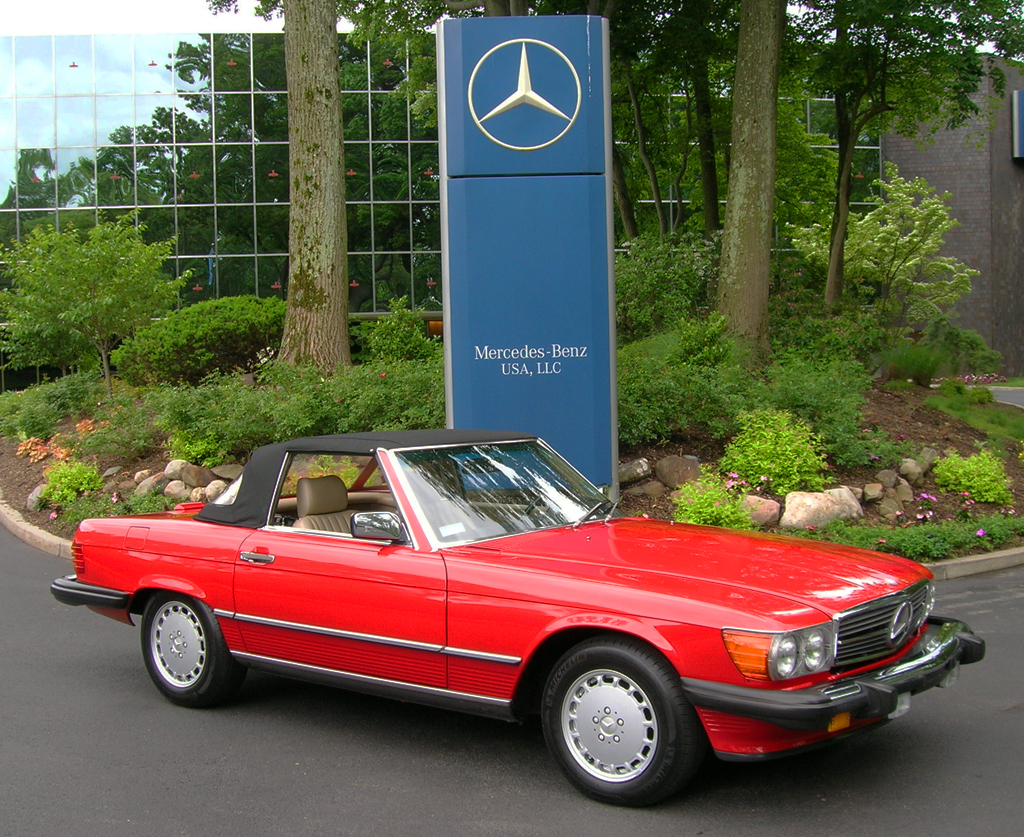 1988 Mercedes 560SL at the 2013 Mercedes June Jamboree car show