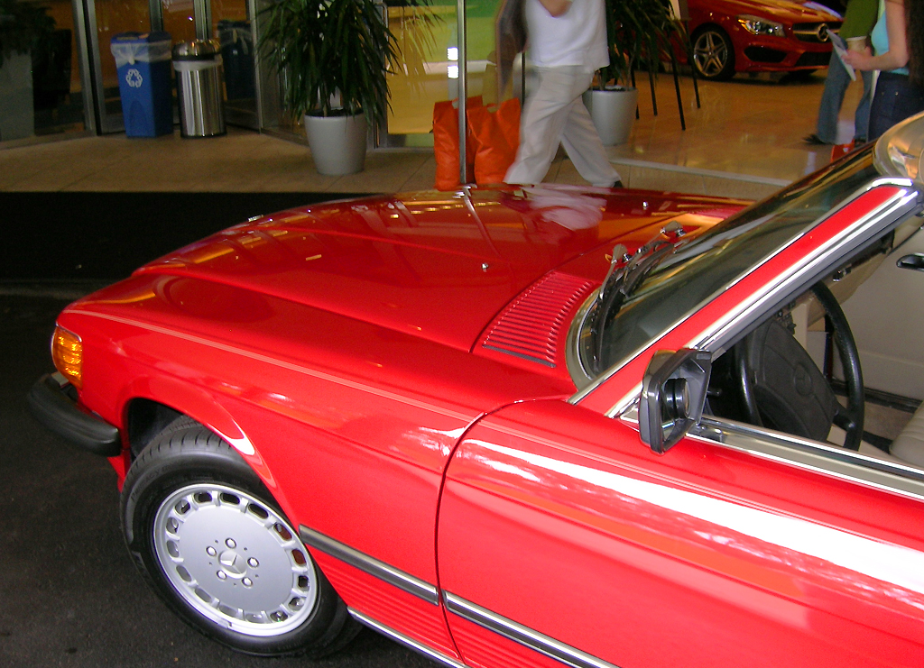 1988 Mercedes 560SL at the 2013 Mercedes June Jamboree car show