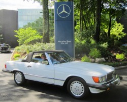 white 1989 Mercedes 560SL