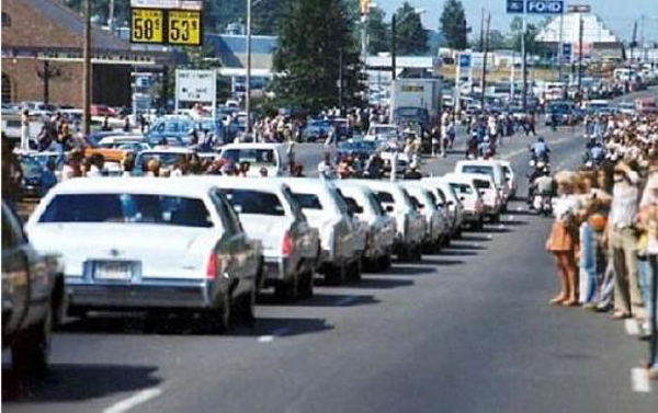 Funeral procession for Elvis - August 18, 1977