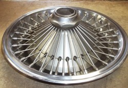 1971 Chrysler wire wheel cover